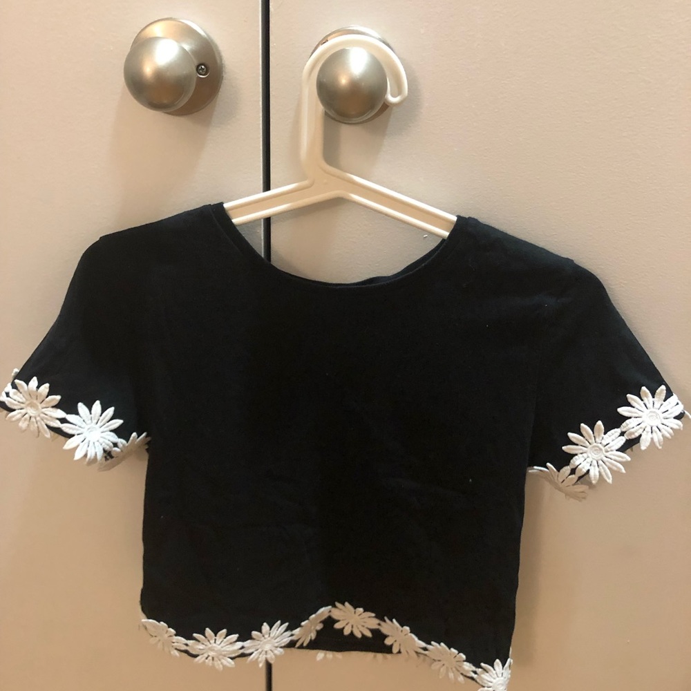 Black crop too with White flower